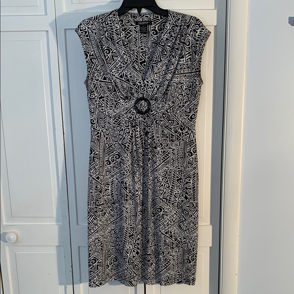 Glamour Black & White Sleeveless V-neck Midi Dress EUC